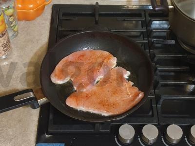 Kalakutienos kepsniai su saldžiaisiais pipirais Žingsnis 2