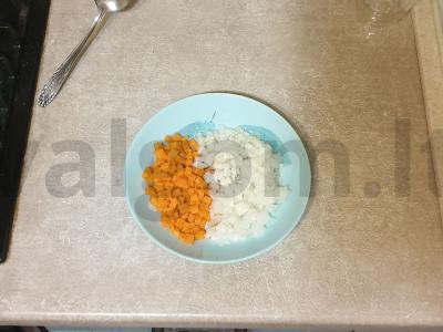 Vištienos filė sriuba su kiaušinių makaronais ir žolelėmis Žingsnis 3