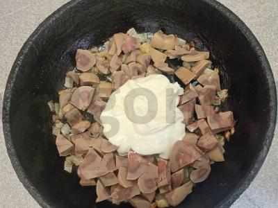 Jautienos inkstas grietinėje su ryžių garnyru Žingsnis 4