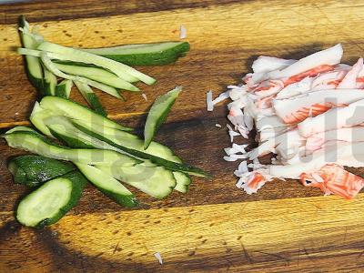 Kepti spring roll'ai su krabų lazdelėmis ir krevetėmis Žingsnis 2