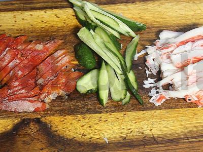 Kepti spring roll'ai su krabų lazdelėmis ir krevetėmis Žingsnis 3