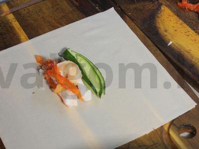 Kepti spring roll'ai su krabų lazdelėmis ir krevetėmis Žingsnis 10