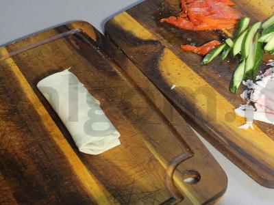 Kepti spring roll'ai su krabų lazdelėmis ir krevetėmis Žingsnis 13