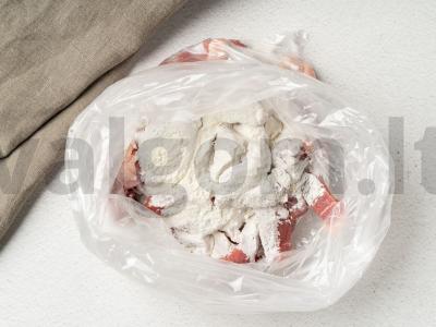 Jautiena grietinėlėje lėtoje viryklėje Žingsnis 2