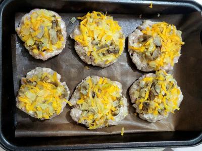 Sultingi mėsos lizdai su daržovėmis ir grybais po sūriu Žingsnis 4