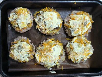 Sultingi mėsos lizdai su daržovėmis ir grybais po sūriu Žingsnis 5