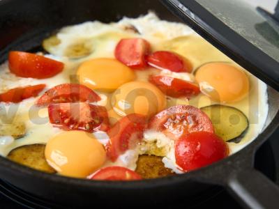 Kiaušinienė su baklažanais ir pomidorais Žingsnis 4