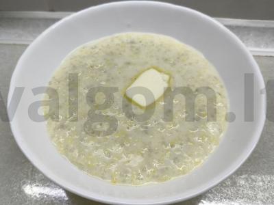 Trijų kruopų košė pusryčiams pagrindine nuotrauka