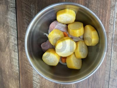 Kepti vištienos blauzdelės su cukinijomis orkaitėje Žingsnis 4