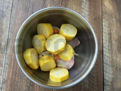 Kepti vištienos blauzdelės su cukinijomis orkaitėje Žingsnis 5