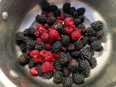 Gervuogių ir aviečių kompotas Žingsnis 1