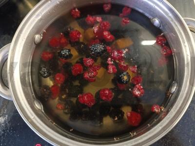 Gervuogių ir aviečių kompotas Žingsnis 2