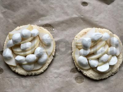 Varškės paplotėlis su kriauše ir mocarela Žingsnis 6