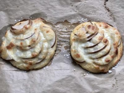 Varškės paplotėlis su kriauše ir mocarela Žingsnis 7