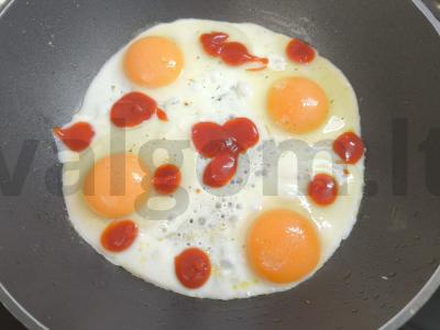 Vaikiška kiaušinienė su dešrelių aštuonkojais Žingsnis 3