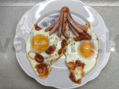 Vaikiška kiaušinienė su dešrelių aštuonkojais Žingsnis 4