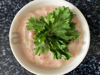 Avokadų, pomidorų ir garstyčių padažas su skyr pagrindine nuotrauka