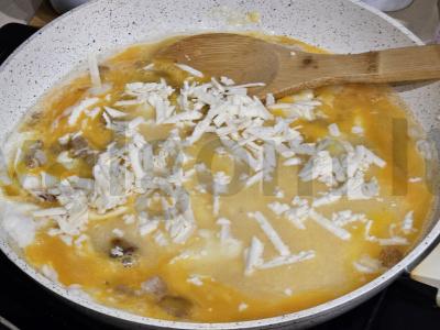 Moldaviška mamaliga su tokana ir kiaušiniais Žingsnis 4