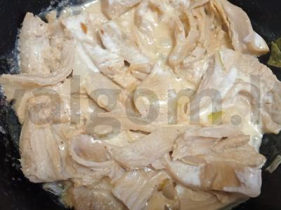 Troškinta jautienos skrandžio su svogūnais grietinėje Žingsnis 7