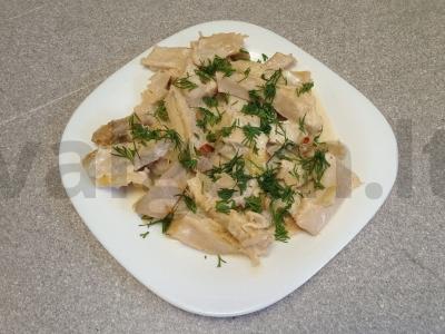 Troškinta jautienos skrandžio su svogūnais grietinėje pagrindine nuotrauka