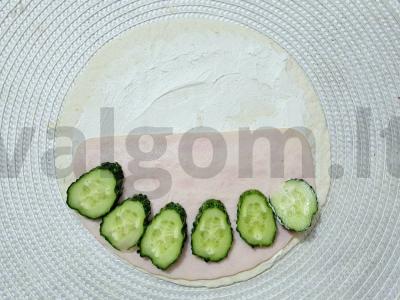 Sotio tortilija su rikota, agurku ir kumpiu Žingsnis 3