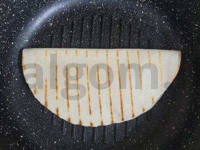 Sotio tortilija su rikota, agurku ir kumpiu Žingsnis 4