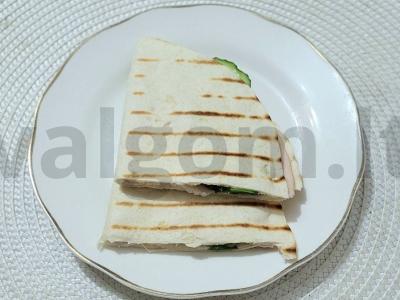 Sotio tortilija su rikota, agurku ir kumpiu pagrindine nuotrauka