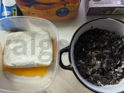 Sūrio pyragas su sausainiais ir mangais Žingsnis 1