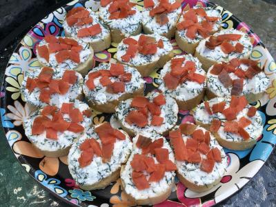 Užkandžių sumuštiniai su lašiša pagrindine nuotrauka