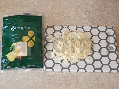 Kvapni pica su pomidorais ir šalotų svogūnais Žingsnis 3