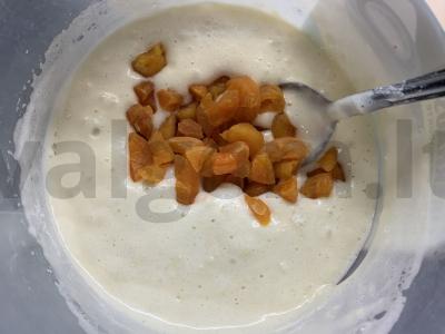 Grietinės pyragas su džiovintomis abrikosais Žingsnis 8