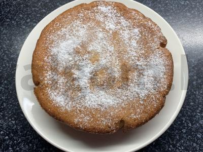 Grietinės pyragas su džiovintomis abrikosais pagrindine nuotrauka