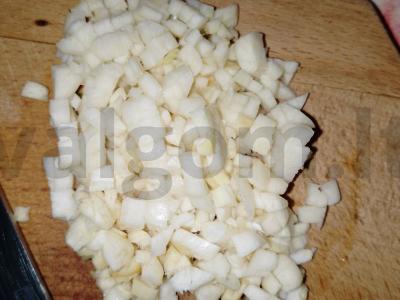 Kiauliena, troškinta su grietine lėtoje viryklėje Žingsnis 1