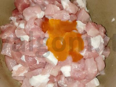 Kiauliena, troškinta su grietine lėtoje viryklėje Žingsnis 4