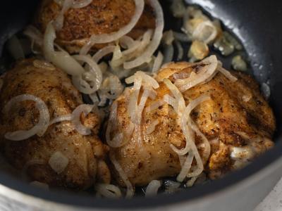 Vištienos šlaunelės lėtojoje viryklėje Žingsnis 3