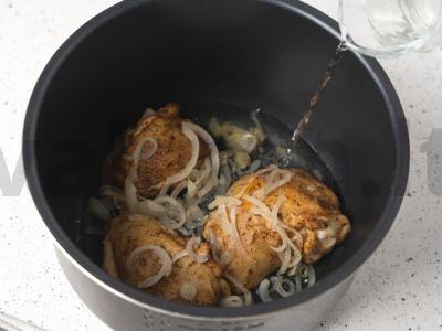 Vištienos šlaunelės lėtojoje viryklėje Žingsnis 4