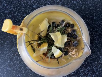 Arbata su šipiniais, juodųjų serbentų uogomis ir rozmarinu Žingsnis 4