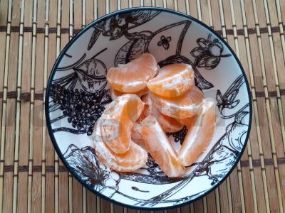 Vaisių salotas su varške ir kokosų drožlėmis Žingsnis 1