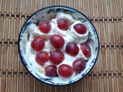 Vaisių salotas su varške ir kokosų drožlėmis Žingsnis 4