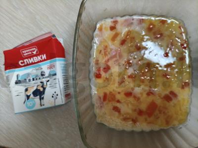 Omletas su grietinėle, svogūnais ir paprika Žingsnis 3