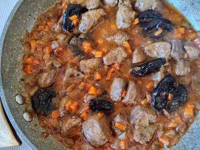 Kiaulienos kepenėlės su džiovintais abrikosais ir razinomis Žingsnis 6