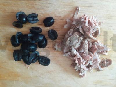 Salotos su sojų šparaginėmis pupelėmis, jautiena ir raudonuoju svogūnu Žingsnis 1