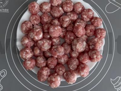 Sriuba su mėsos kukuliais ir kiaušinių makaronais Žingsnis 2