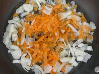 Sriuba su mėsos kukuliais ir kiaušinių makaronais Žingsnis 3