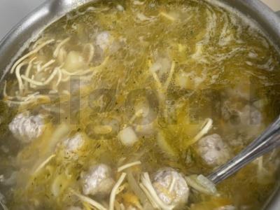 Sriuba su mėsos kukuliais ir kiaušinių makaronais Žingsnis 5