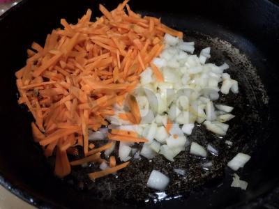 Salotos su pupelėmis, kumpiu ir marinuotais agurkais Žingsnis 2