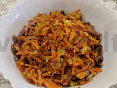 Salotos su pupelėmis, kumpiu ir marinuotais agurkais Žingsnis 6