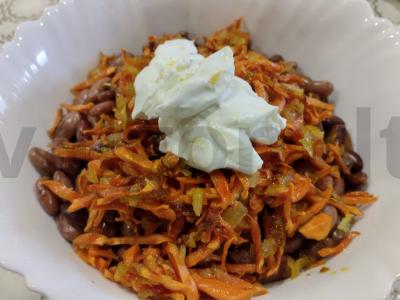 Salotos su pupelėmis, kumpiu ir marinuotais agurkais Žingsnis 7