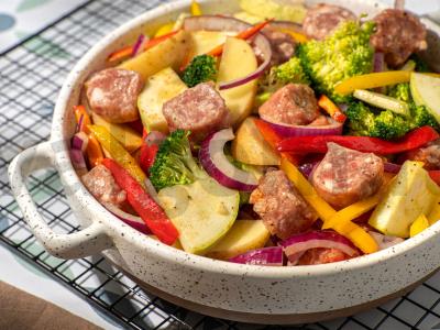 Paprastas vakarienė iš dešrelių ir daržovių Žingsnis 4