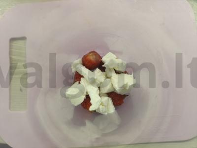 Pieninis kokteilis su braškėmis ir ledais Žingsnis 2